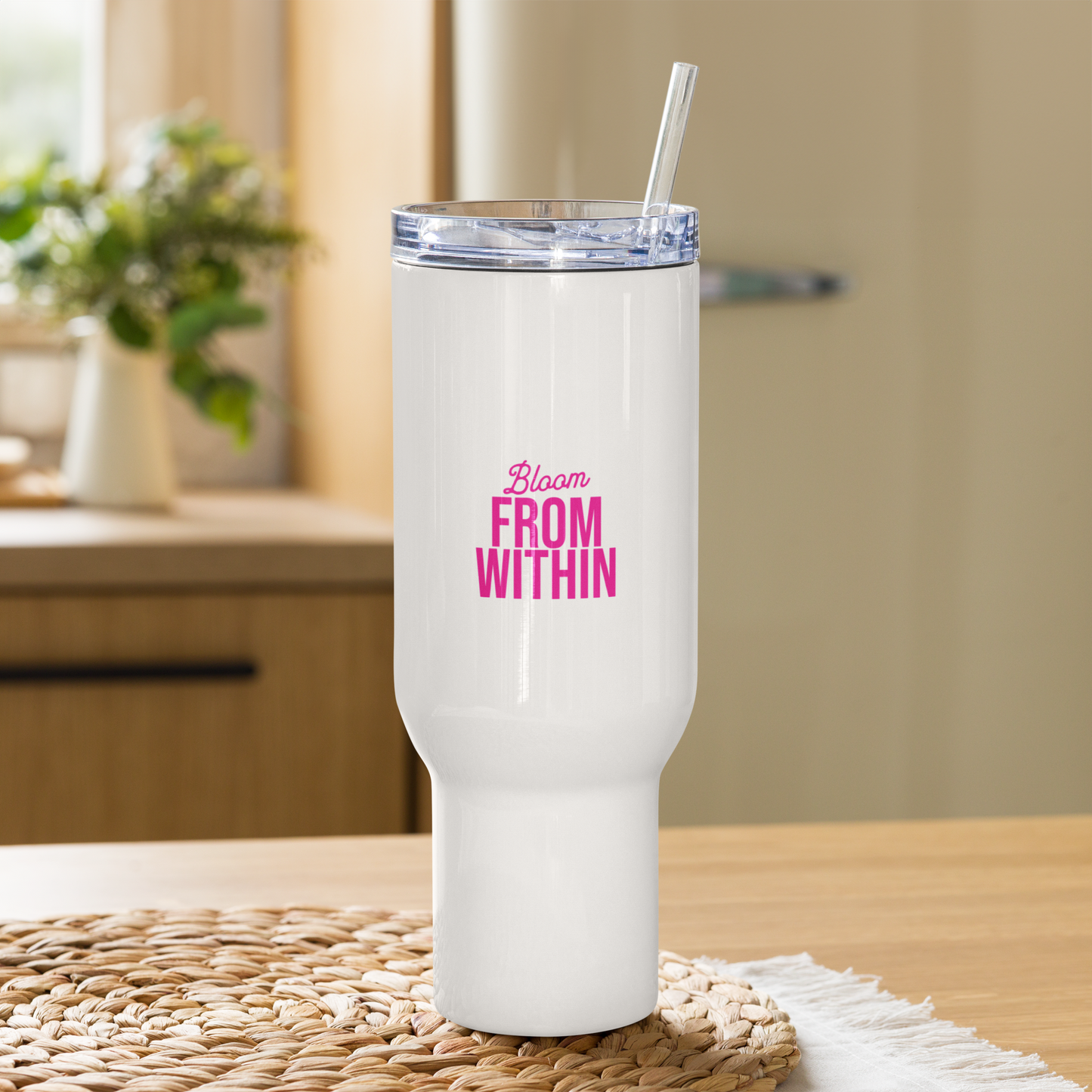 Travel mug with a handle